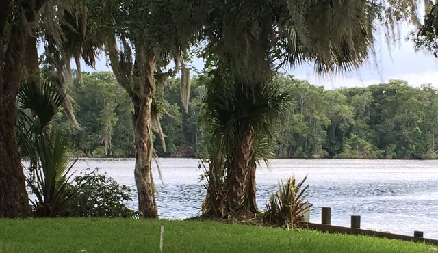 Riverfront house w/2 docks and boathouse sleeps 7