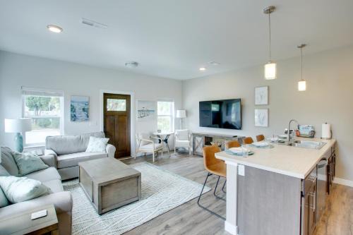 Riverfront Sheboygan Townhome w/Grill!