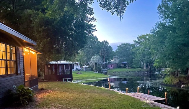 Riverside Chic 180° water views - fish/boat/kayak - pet friendly