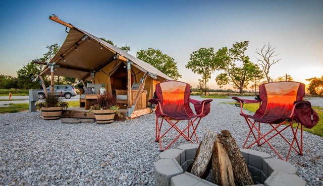 Roaring River's Cozy Nature Retreat