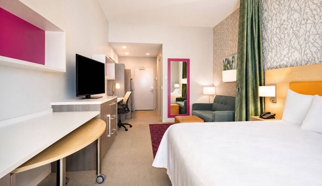 Roswell’s Urban Ease: 3 Spacious Units. FREE Parking, Indoor Pool!