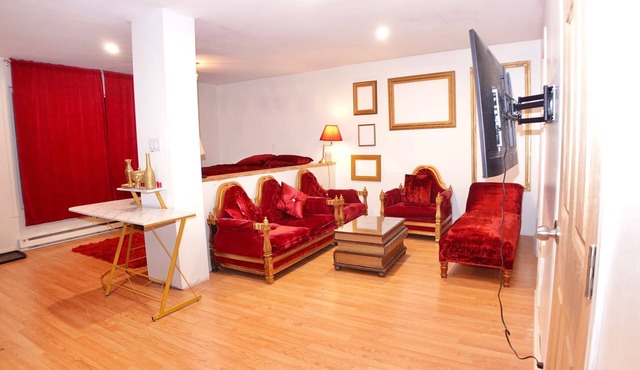 Royal Red Studio - Long Term Stay