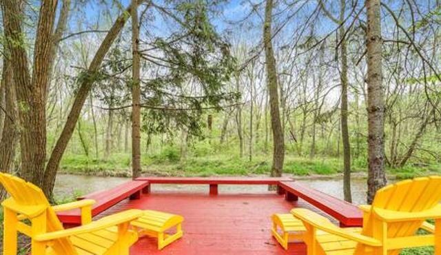 Rustic Riverfront Escape with Sauna in Burlington in Burlington