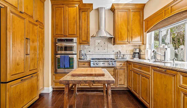 Secluded townhome with partial ocean views, patio, gas grill, pool & hot tub