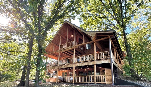 Serene Private Luxury Escape w/Beautiful Porches, Spa Patio & Fun Game Rooms