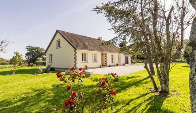 Single-story house with garden and parking in Yvetot-Bocage