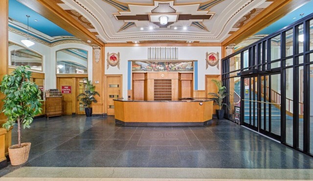 Skyline Lounge - Views, Gym, Sauna, & Free Parking