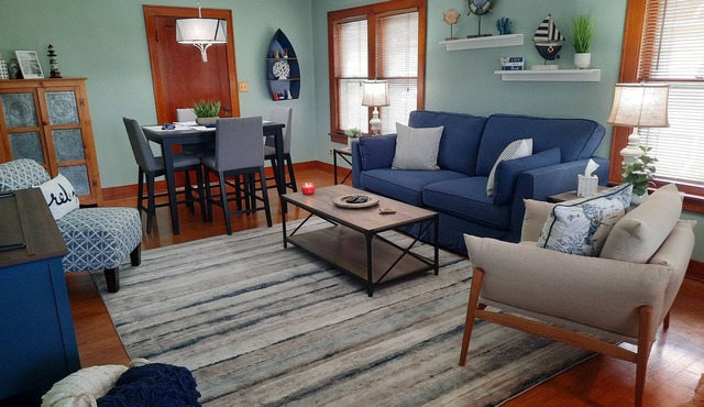 Sleeps 6, + 2 in Basement, Super Clean, Long Driveway, Fenced Yard w/Fire Pit