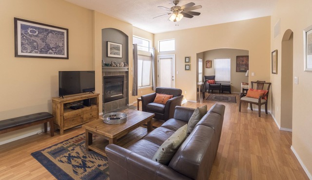 Spacious 3BR/2.5BA Mountain Getaway in Sandia Heights