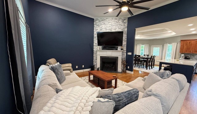 Spacious 3BR/3BA Home Patio, Yard & Garage