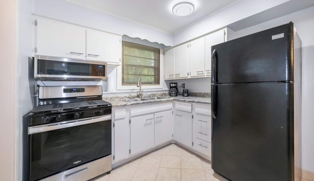 Spacious 3BR Home Firepit & Grill in Gary