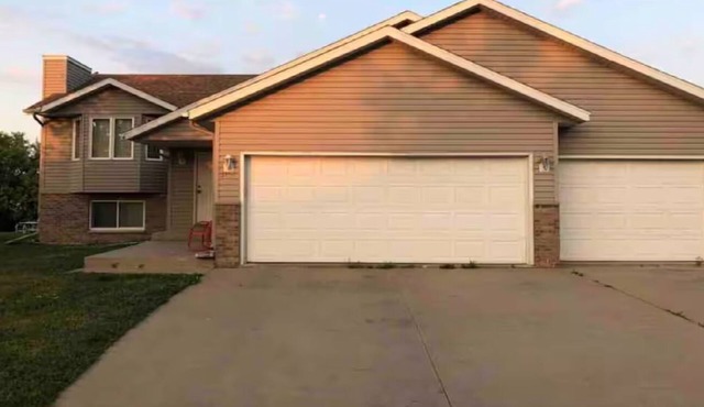 Spacious 4-bedroom house in awesome Rochester with AC