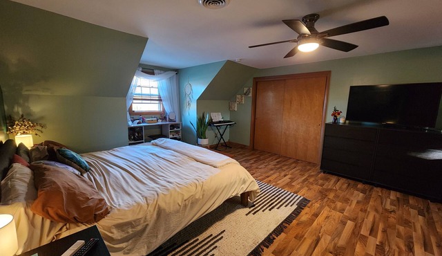 Spacious 4-bedroom home next to Lambeau Field