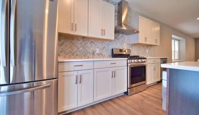 Spacious 4-bedroom house in enjoyable Indianapolis with AC, WiFi