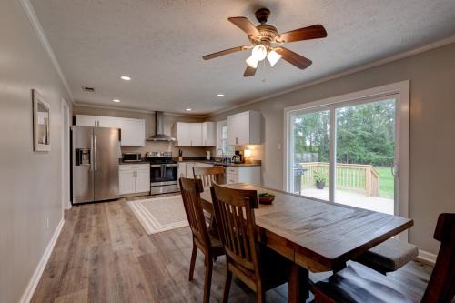 Spacious 4Br3Ba Home With Large Fenced Yard