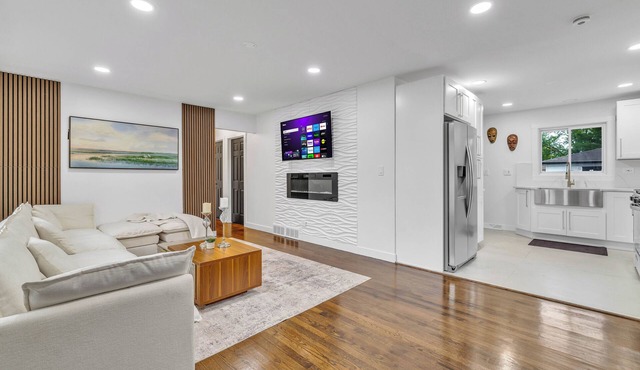 Spacious 5-bedroom house in beautiful Downers Grove