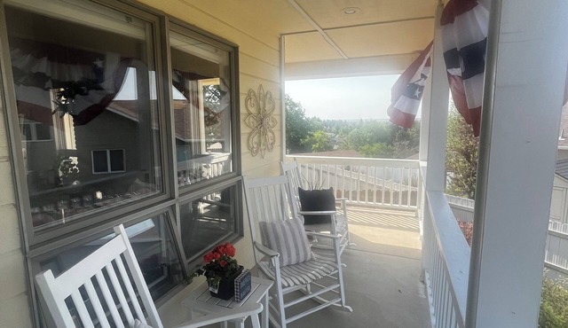Spacious 5-bedroom house in Cheyenne with AC, fitness room, outdoor space