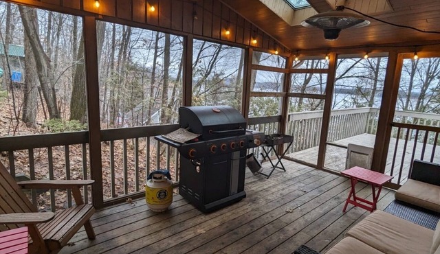 Spacious 5-bedroom Lakefront House in wonderful North Bay