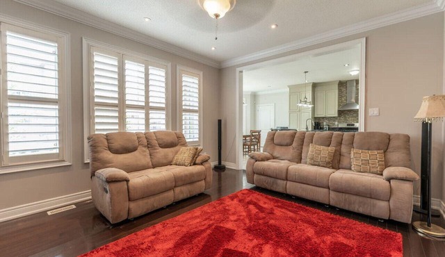 Spacious 7BR Home w/Private Yard, BBQ & Fast WiFi!