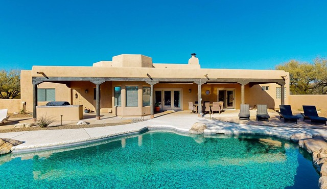 Spacious, dog-friendly home w/enclosed yard, private pool, and spa