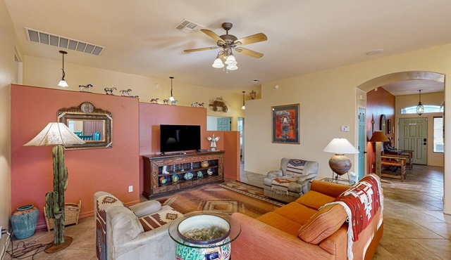 Spacious home in prime location across from Catalina State Park with golf nearby
