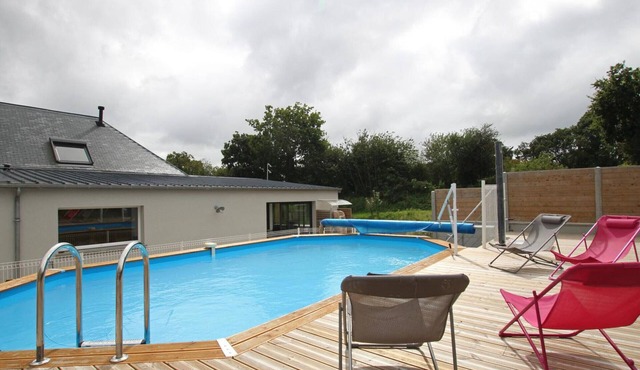 Spacious house with jacuzzi and leisure options in Vesly