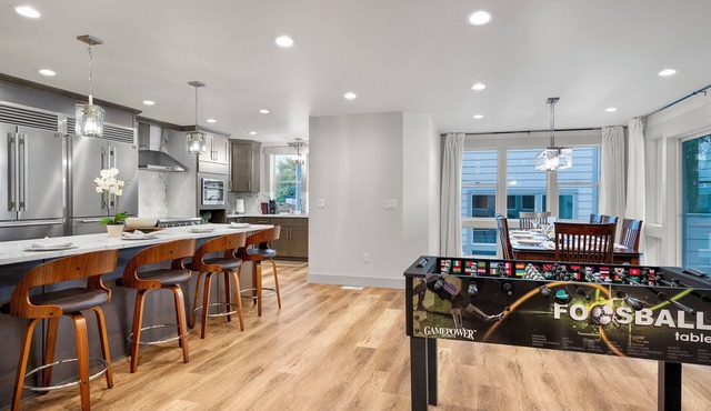 Spacious & Modern 6-Bed Family Retreat Near Golf Course