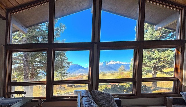 Spacious, private 5-bedroom house on 3 acres in Estes Park with incredible views
