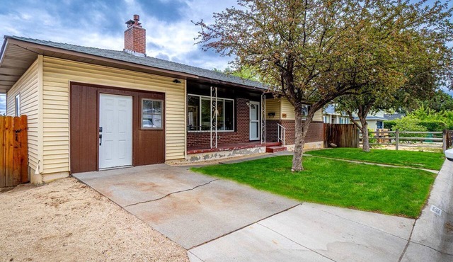 Spacious Reno Home with Hot Tub, Foosball & Outdoor Dining
