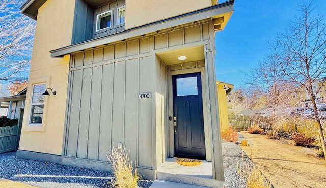 Spacious Reno House with 4 Bedrooms & Garage