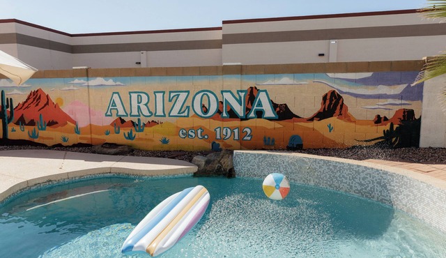 Spring training fields less than 10 miles, heated pool, e-bikes, sleeps 10