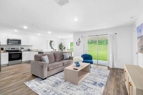 Springhill Retreat! 3 bed, 2 Bath!