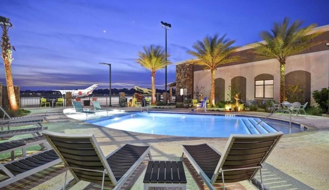 St. Simons Island Retreat near Attractions: 2 Spacious Units w/Kitchenette,Pool