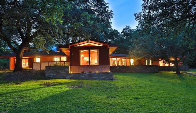 Stardust Retreat: 2 Houses, 6 Bedrooms on 3 Acres