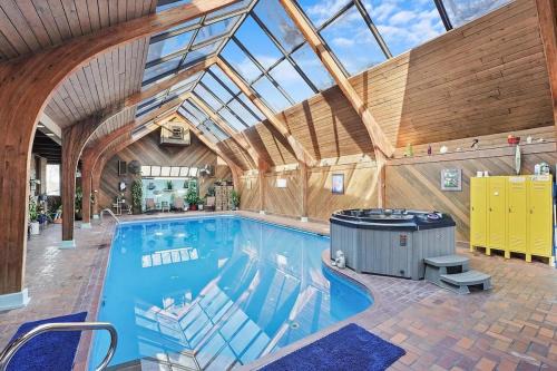 Starved Rock Pool House