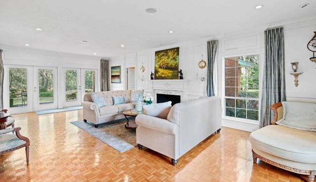 Stately 4500+Sqft home steps to UF Stadium!