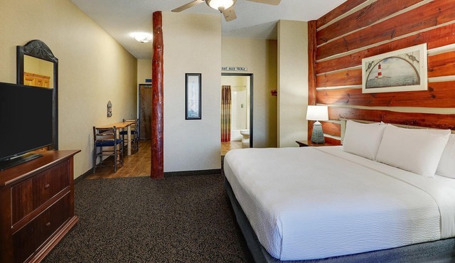 Stoney Creek Moline | 1 King Bed w/Gym&Pool Onsite | 4.0 mi to Figge Art Museum