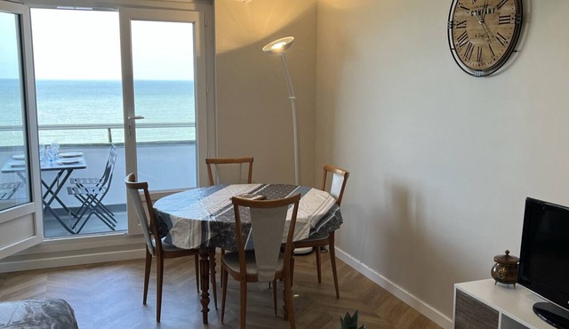 Studio cabin with parking near the beach