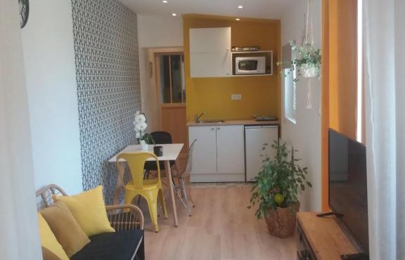 Studio neuf dans propriété au bord de la mer