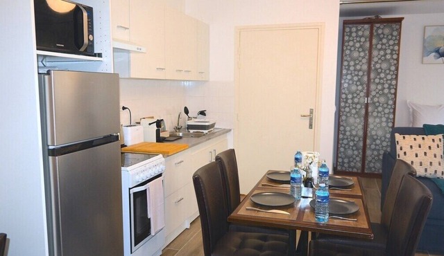 Studio unit with balcony in front of Le Bourget airport in Le Blanc-Mesnil