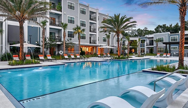STUNNING Gainesville 2BR/2BA! Nicest property in Gainesville - Amenities Galore!