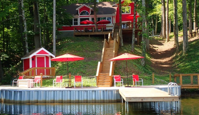 STUNNING LAKEFRONT PROPERTY SURROUNDED BY BEAUTIFUL VIEWS.