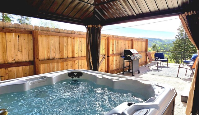Stunning, Spacious Mountain Home near Deadwood & 4X4 Trails