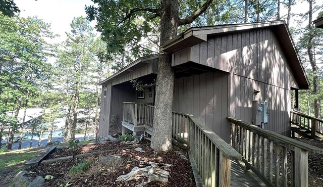 Stunning Wooden Cottage with Hot-tub and Swimming Pool on Lake Ouachita, Arkansas
