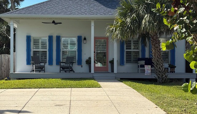 Stylish 2-bedroom cottage fully furnished in New Smyrna Beach