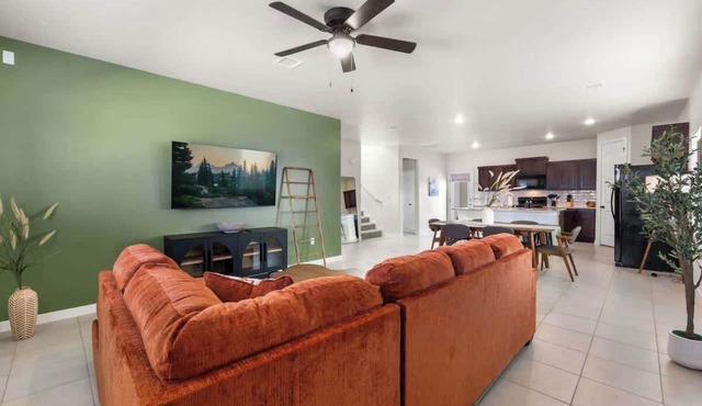 Stylish 4BR Escape Open Layout Smart TVs A
