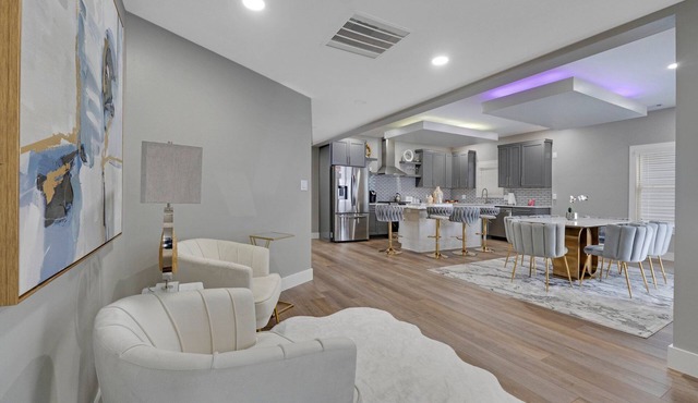 Stylish Downtown Fort Wayne 3BR 2 BA Condo WiFi & Free Parking