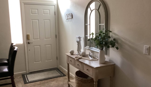 Stylish studio with kitchenette, Private entry. Fast Wi-Fi. & Near to hospitals,