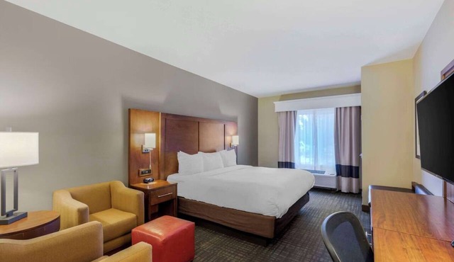 Suite with Relaxing Atmosphere Near Boyd Lake State Park + Breakfast and Pool