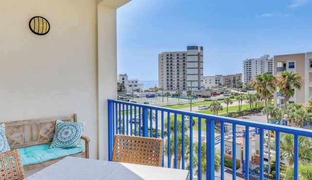 Sun-Drenched Oasis w/Ocean & Pool Views